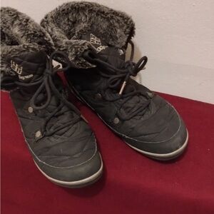 Columbia women waterproof boots